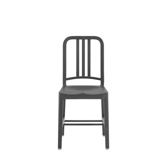 Emeco 111 Navy Chair PET recyclé détail texture — matériau recyclé 111 bouteilles | Antifer
