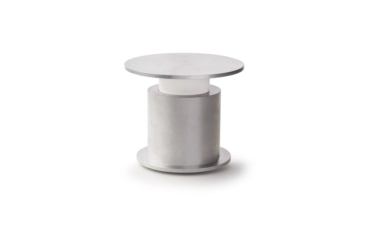 Lampe portable sans fil w241 Faro aluminium brut — vue catalogue — design David Chipperfield Wästberg | Antifer