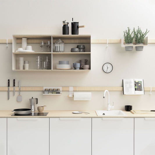Rail mural Variand LED en bouleau dans une cuisine