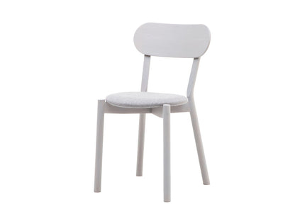 Chaise Castor Plus Pad en chêne massif et tissu, BIG-GAME pour Karimoku New Standard — vue studio n°1 | Antifer