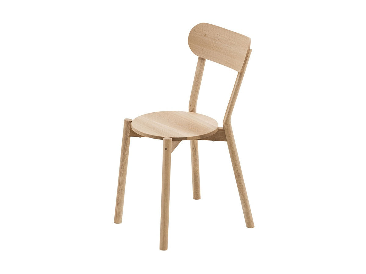 Chaise Castor en chêne massif, BIG-GAME pour Karimoku New Standard — vue studio n°1 | Antifer