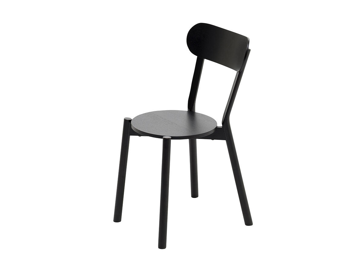 Chaise Castor en chêne massif, BIG-GAME pour Karimoku New Standard — vue studio n°2 | Antifer