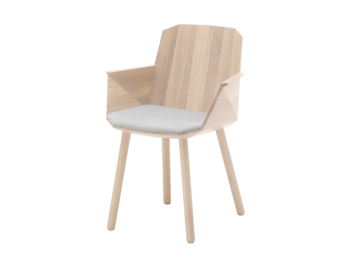 Fauteuil Colour Wood en bois teinté, Scholten & Baijings pour Karimoku New Standard — vue studio n°2 | Antifer