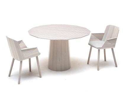 Fauteuil Colour Wood en bois teinté, Scholten & Baijings pour Karimoku New Standard — vue studio n°3 | Antifer