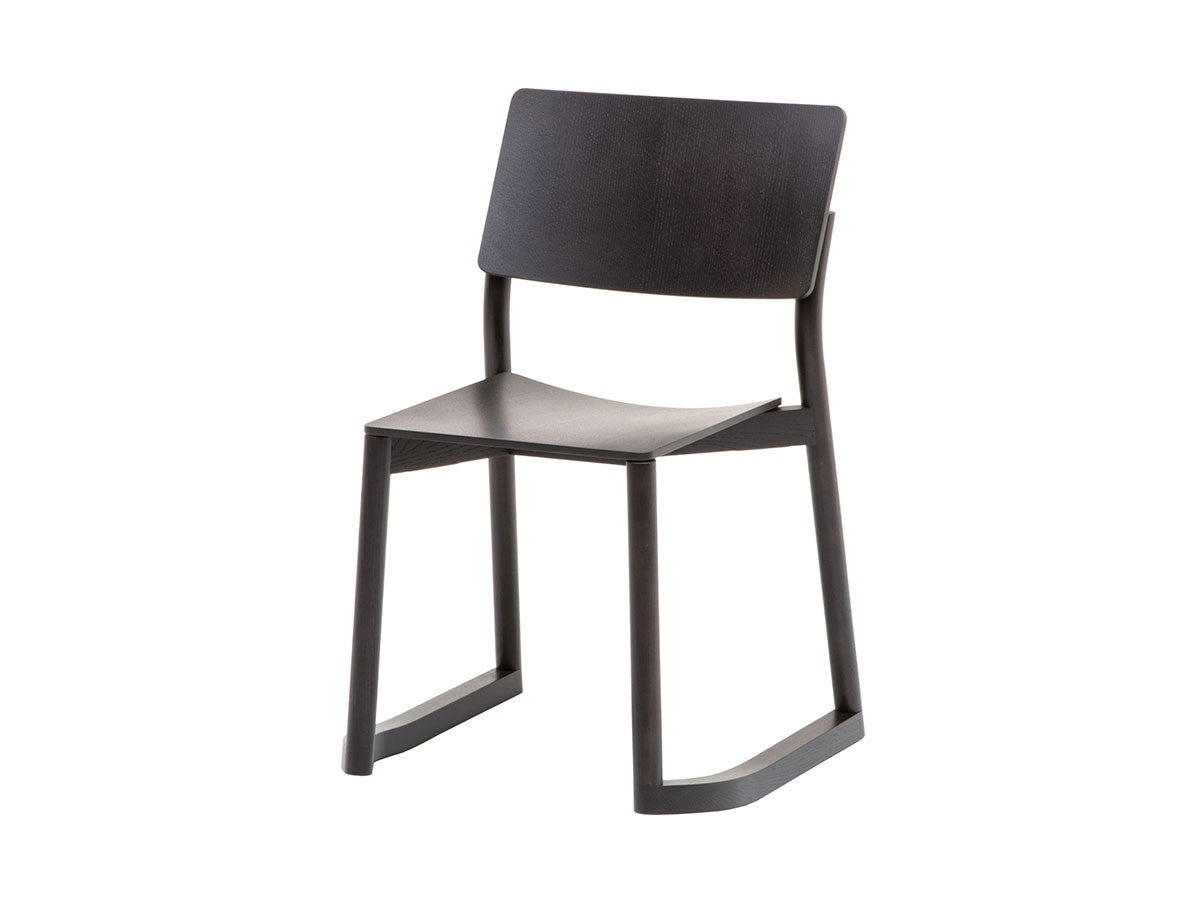 Chaise Panorama à patins en bois massif, Geckeler Michels pour Karimoku New Standard — vue studio n°3 | Antifer