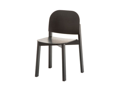 Chaise Polar en bois massif, Moritz Schlatter pour Karimoku New Standard — vue studio n°3 | Antifer