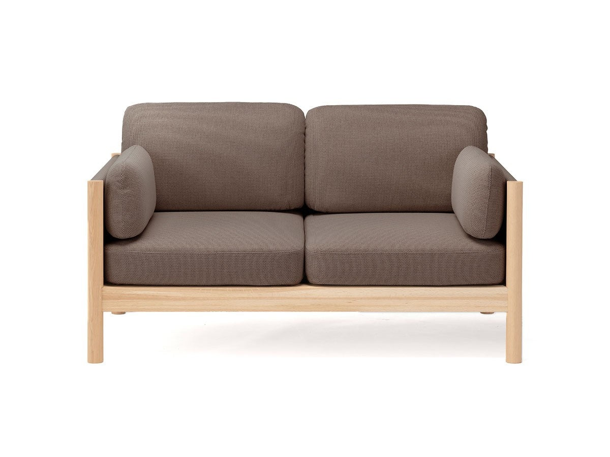 Canapé Castor Lobby 2 places en chêne massif et tissu, BIG-GAME pour Karimoku New Standard — vue studio n°4 | Antifer