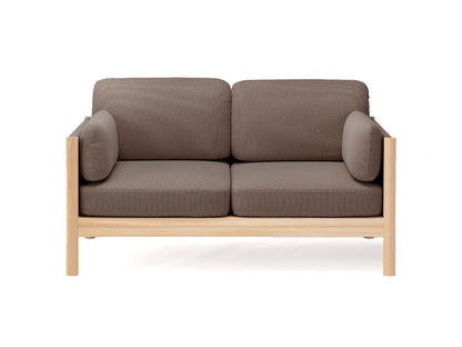 Canapé Castor Lobby 2 places en chêne massif et tissu, BIG-GAME pour Karimoku New Standard — vue studio n°4 | Antifer