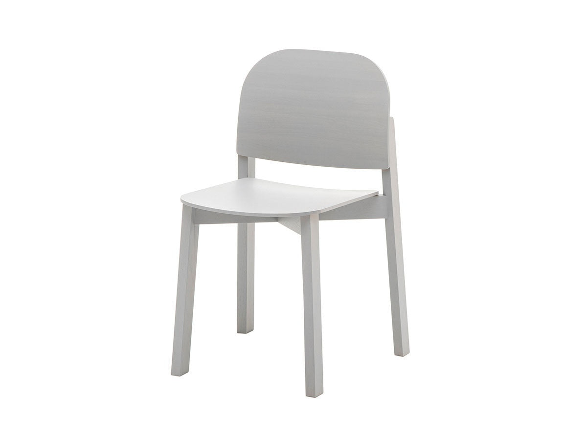 Chaise Polar en bois massif, Moritz Schlatter pour Karimoku New Standard — vue studio n°4 | Antifer