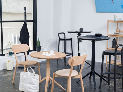 Chaise Castor Plus en chêne massif, BIG-GAME pour Karimoku New Standard — vue studio n°5 | Antifer
