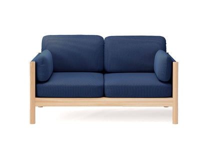 Canapé Castor Lobby 2 places en chêne massif et tissu, BIG-GAME pour Karimoku New Standard — vue studio n°5 | Antifer