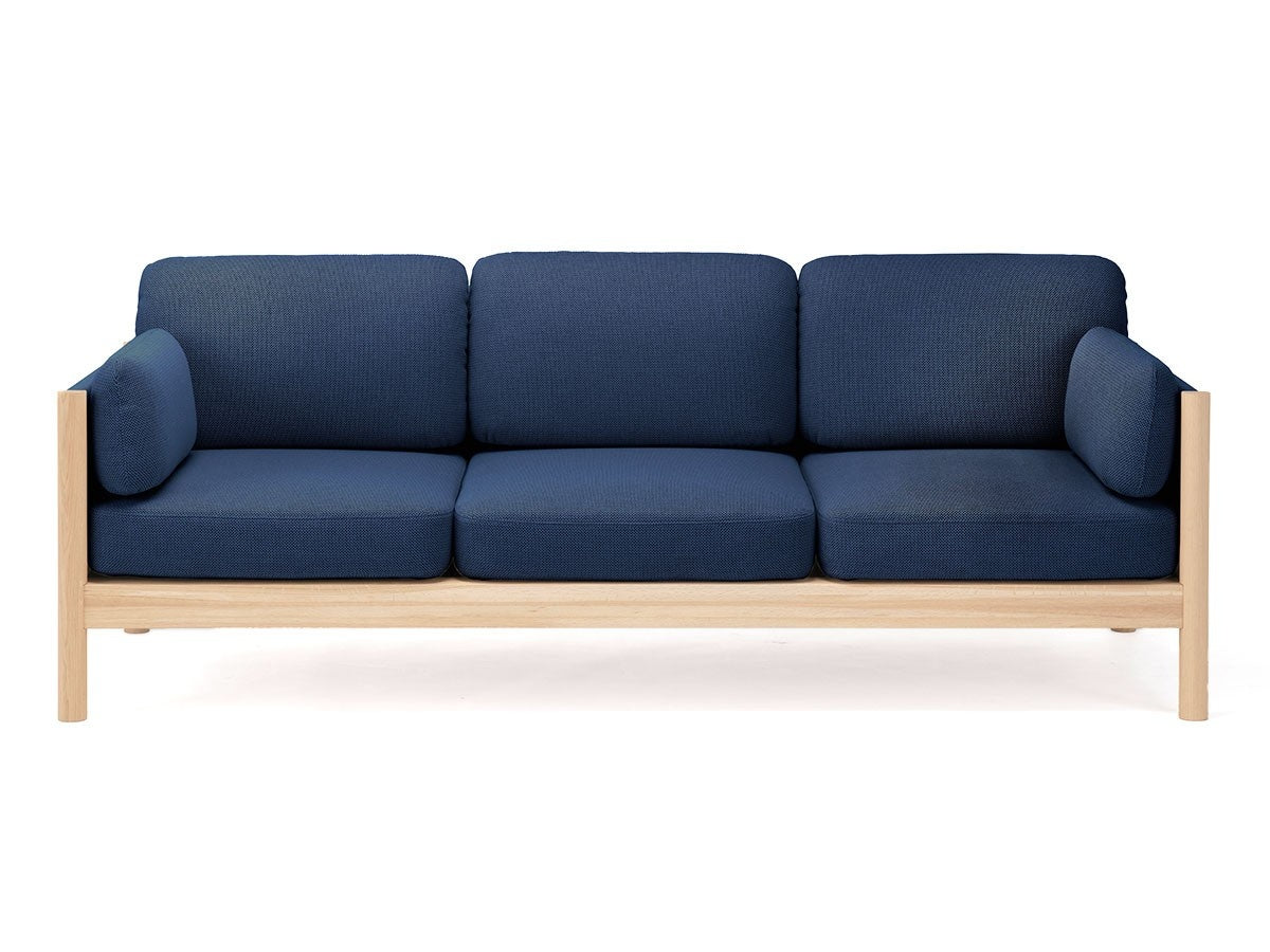 Canapé Castor Lobby 3 places en chêne massif et tissu, BIG-GAME pour Karimoku New Standard — vue studio n°5 | Antifer