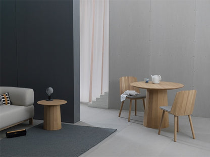 Chaise Colour Wood en bois teinté, Scholten & Baijings pour Karimoku New Standard — vue studio n°5 | Antifer
