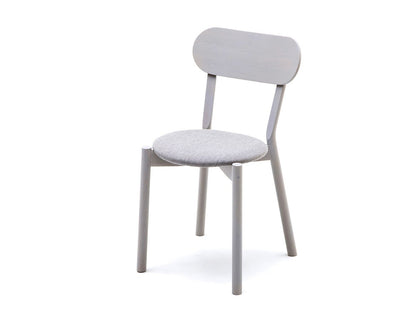 Chaise Castor Plus Pad en chêne massif et tissu, BIG-GAME pour Karimoku New Standard — vue studio n°6 | Antifer
