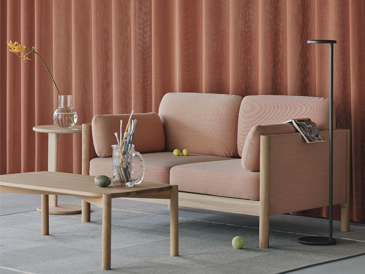 Canapé Castor Lobby 3 places en chêne massif et tissu, BIG-GAME pour Karimoku New Standard — vue studio n°6 | Antifer