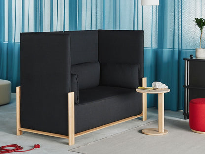 Canapé Fence 2 places en bois massif et tissu, Geckeler Michels pour Karimoku New Standard — vue studio n°8 | Antifer