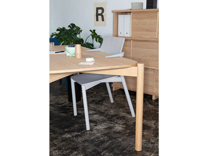 Table Castor 180 en chêne massif, BIG-GAME pour Karimoku New Standard — vue studio n°9 | Antifer