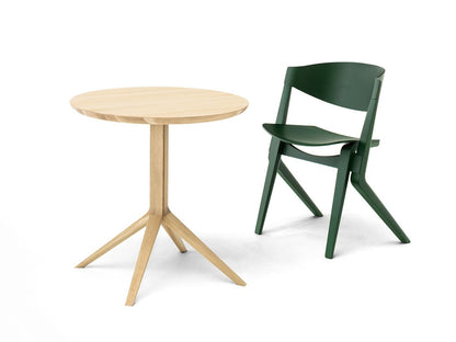 Table bistrot Scout en chêne massif, Christian Haas pour Karimoku New Standard — vue studio n°9 | Antifer