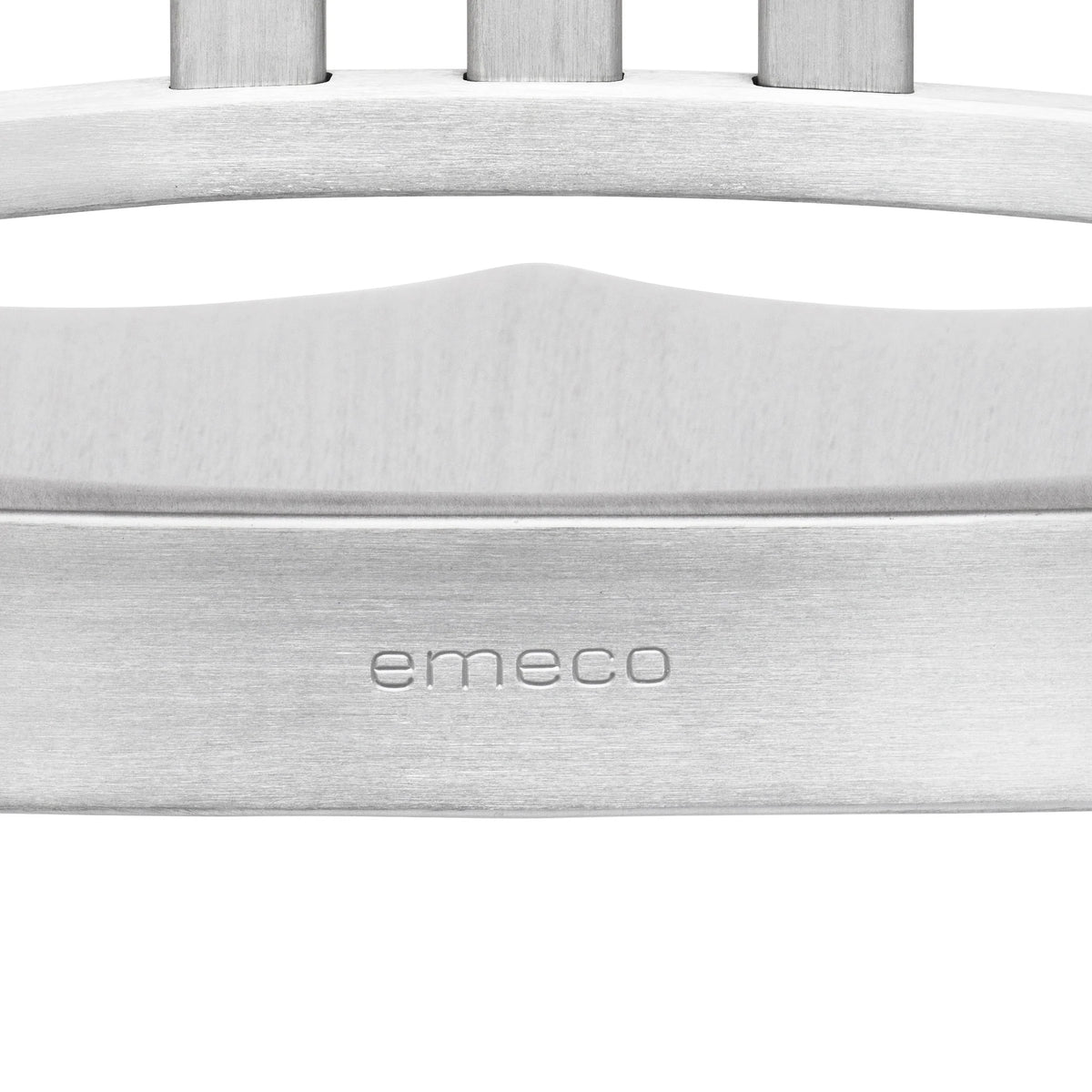 Tabouret Emeco 1006 Navy aluminium recyclé — détail assise — design Emeco | Antifer