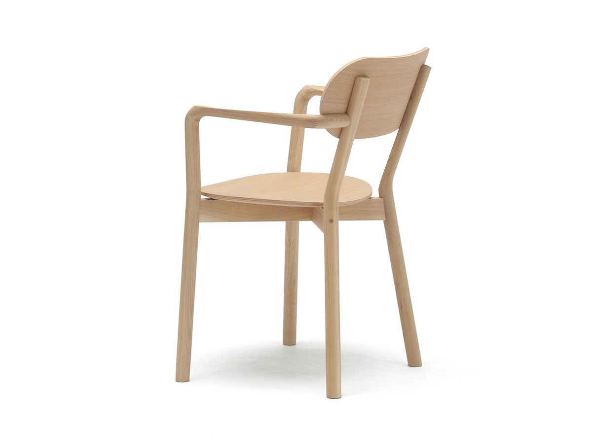 Fauteuil Castor Armchair Plus en chêne massif, BIG-GAME pour Karimoku New Standard — vue studio n°10 | Antifer