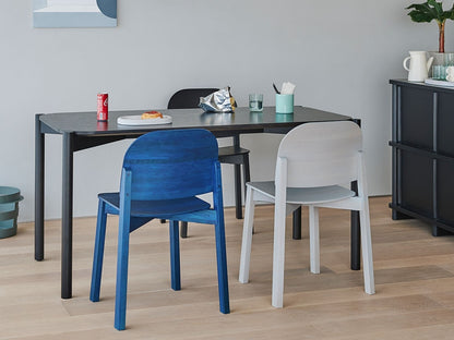Chaise Polar en bois massif, Moritz Schlatter pour Karimoku New Standard — vue studio n°10 | Antifer