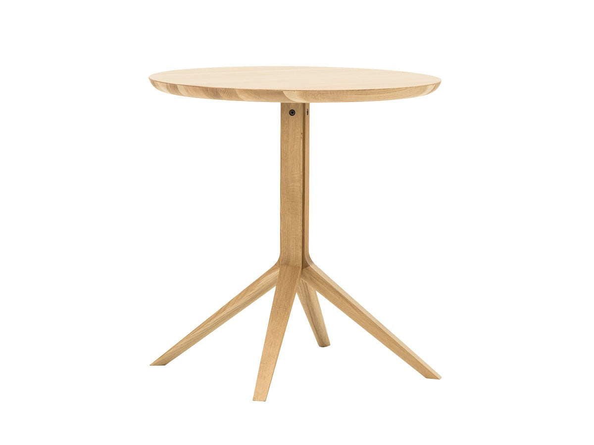 Table bistrot Scout en chêne massif, Christian Haas pour Karimoku New Standard — vue studio n°10 | Antifer
