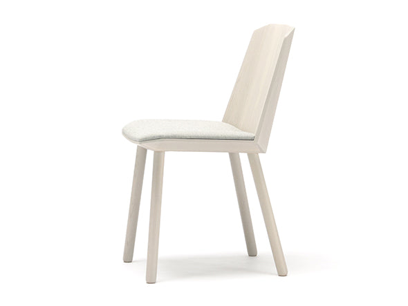Chaise Colour Wood à galette claire, Scholten & Baijings — vue studio de profil n°22 | Antifer