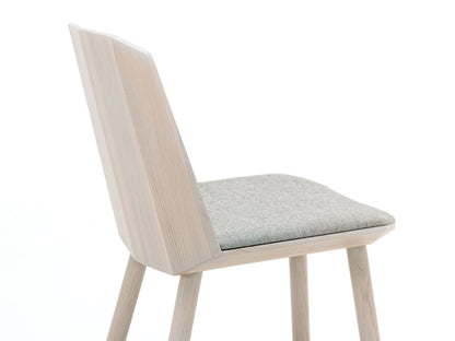 Chaise Colour Wood en bois teinté, Scholten & Baijings pour Karimoku New Standard — vue studio n°11 | Antifer