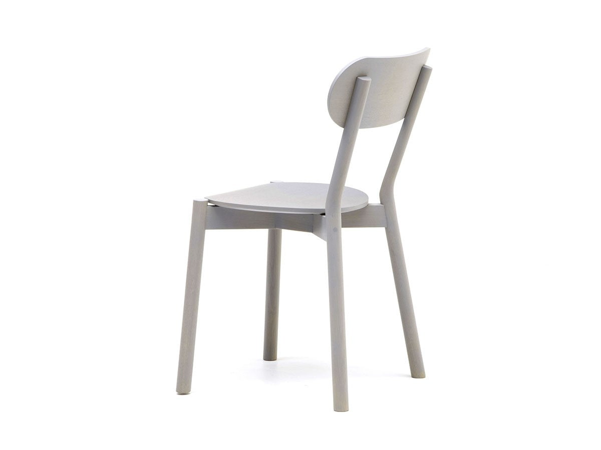 Chaise Castor Plus en chêne massif, BIG-GAME pour Karimoku New Standard — vue studio n°12 | Antifer