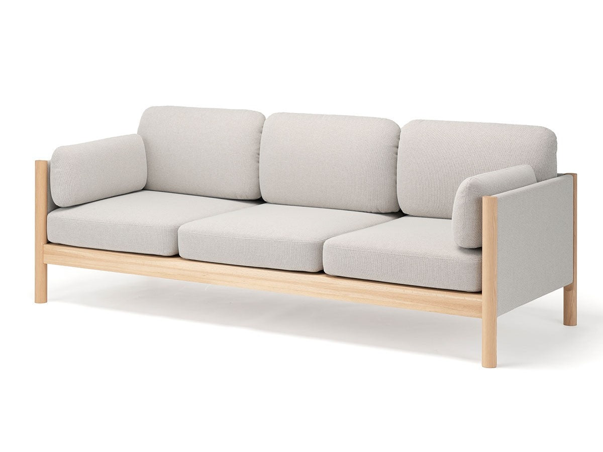 Canapé Castor Lobby 3 places en chêne massif et tissu, BIG-GAME pour Karimoku New Standard — vue studio n°12 | Antifer