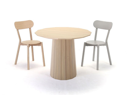 Table Colour Wood ø95 en bois massif teinté, Scholten & Baijings pour Karimoku New Standard — vue studio n°12 | Antifer