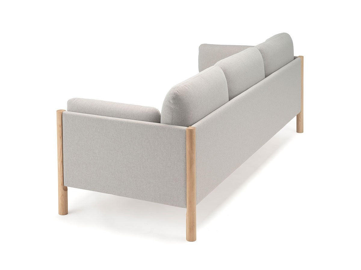 Canapé Castor Lobby 3 places en chêne massif et tissu, BIG-GAME pour Karimoku New Standard — vue studio n°13 | Antifer