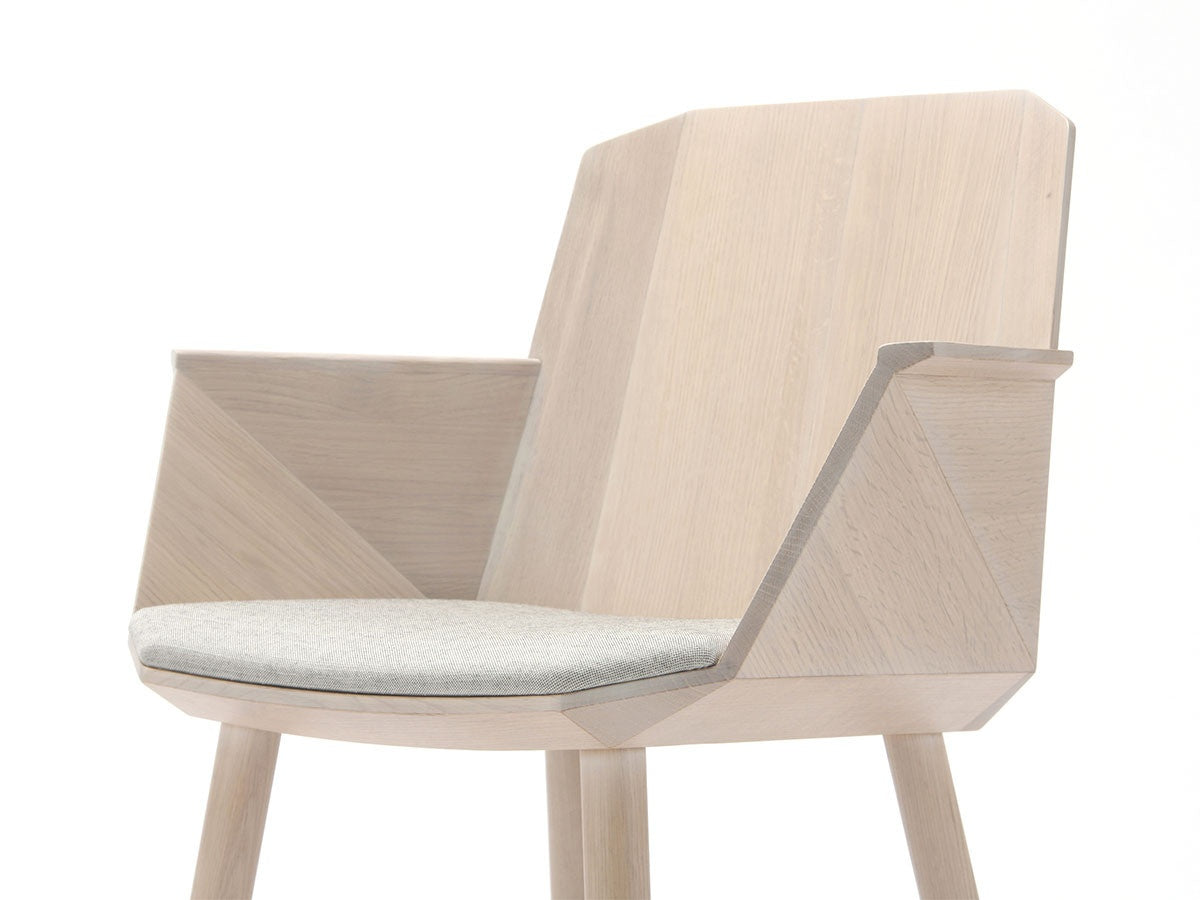 Fauteuil Colour Wood en bois teinté, Scholten & Baijings pour Karimoku New Standard — vue studio n°13 | Antifer