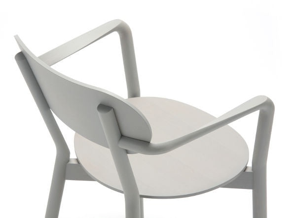 Fauteuil Castor Armchair Plus en chêne massif, BIG-GAME pour Karimoku New Standard — vue studio n°14 | Antifer