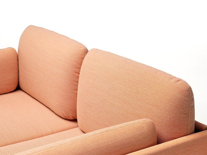 Canapé Castor Lobby 2 places en chêne massif et tissu, BIG-GAME pour Karimoku New Standard — vue studio n°14 | Antifer