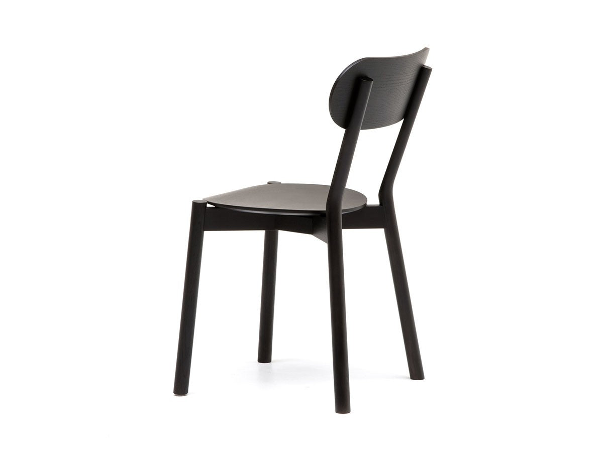Chaise Castor Plus en chêne massif, BIG-GAME pour Karimoku New Standard — vue studio n°15 | Antifer
