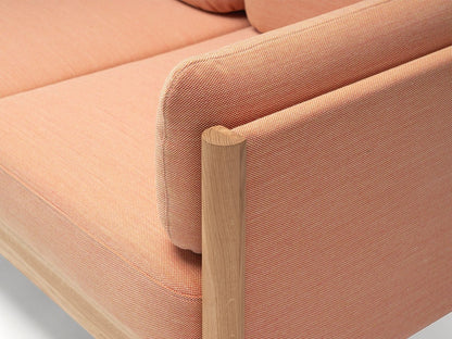 Canapé Castor Lobby 2 places en chêne massif et tissu, BIG-GAME pour Karimoku New Standard — vue studio n°15 | Antifer