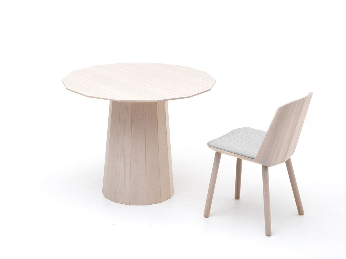 Table Colour Wood ø95 en bois massif teinté, Scholten & Baijings pour Karimoku New Standard — vue studio n°15 | Antifer
