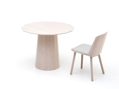 Table Colour Wood ø95 en bois massif teinté, Scholten & Baijings pour Karimoku New Standard — vue studio n°15 | Antifer