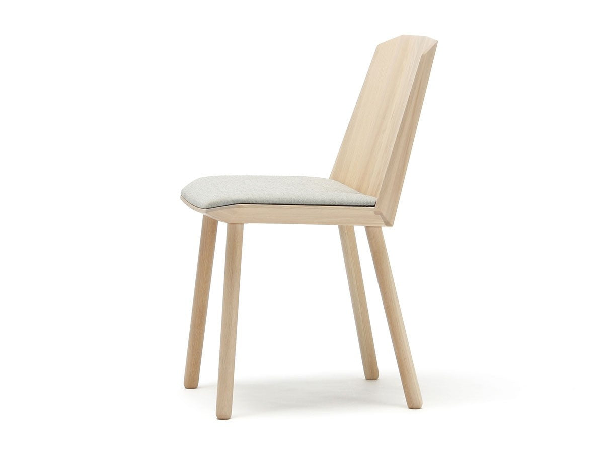 Chaise Colour Wood en bois teinté, Scholten & Baijings pour Karimoku New Standard — vue studio n°15 | Antifer