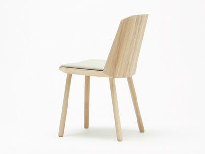 Chaise Colour Wood en bois teinté, Scholten & Baijings pour Karimoku New Standard — vue studio n°16 | Antifer
