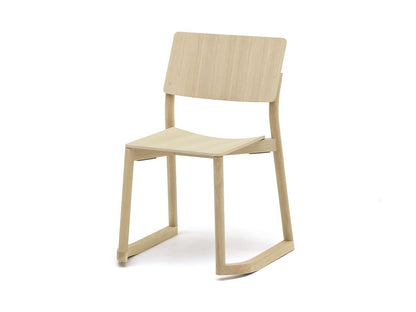 Chaise Panorama à patins en bois massif, Geckeler Michels pour Karimoku New Standard — vue studio n°17 | Antifer