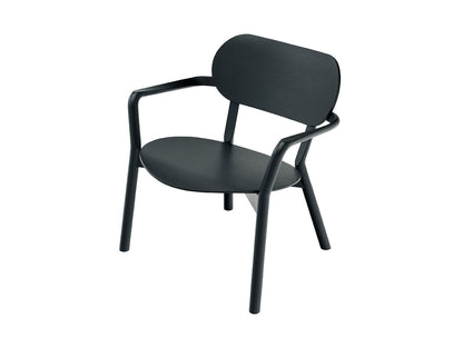 Fauteuil bas Castor finition Grain Matt Black, BIG-GAME pour Karimoku New Standard — vue studio n°10 | Antifer