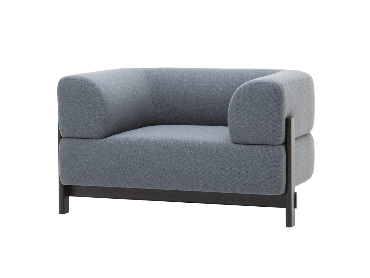 Fauteuil Elephant 1 place gris à piétement châtaignier noir, Christian Haas — vue studio de trois quarts n°1 | Antifer