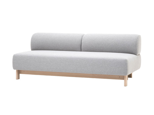 Banquette Elephant 3 places gris clair, piétement châtaignier naturel, Christian Haas — vue studio n°1 | Antifer