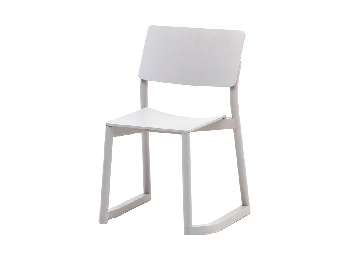 Chaise Panorama à patins finition Grain Gray, Geckeler Michels pour Karimoku New Standard — vue studio n°31 | Antifer