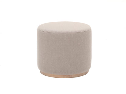 Pouf Elephant écru à socle châtaignier naturel, Christian Haas — vue studio n°2 | Antifer