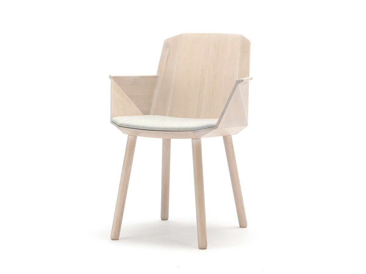Fauteuil Colour Wood en châtaignier à galette blanche, Scholten & Baijings — vue studio de côté n°20 | Antifer
