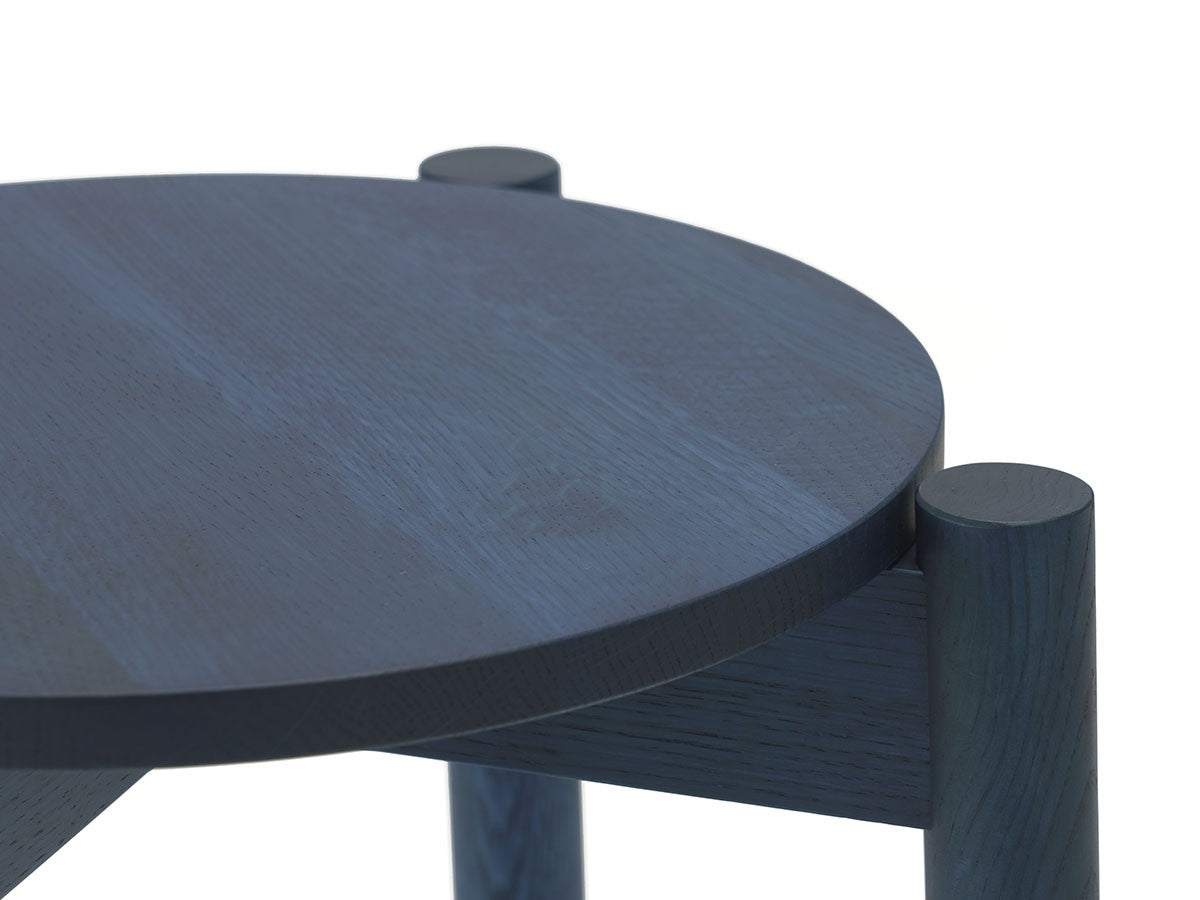 Tabouret Castor Plus — détail de l'assise ronde bleu indigo et des tenons | Antifer