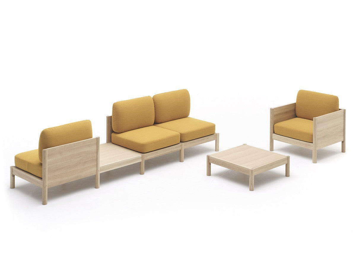 Composition Castor Lobby Sofa jaune alignée, avec table basse en chêne — vue studio n°6 | Antifer